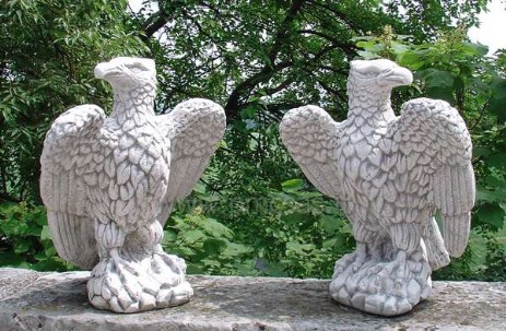 statue in cemento bianco